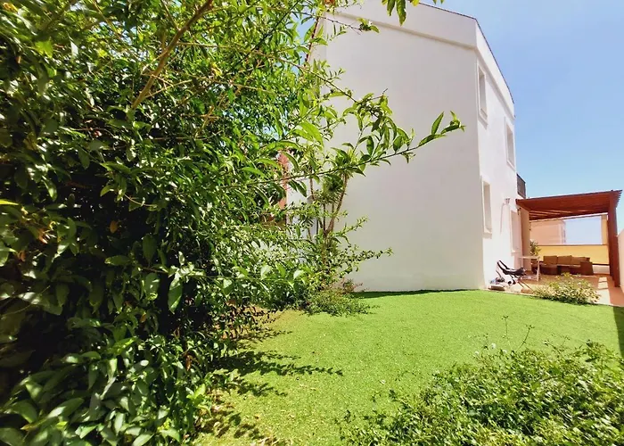 Semesterbostad House With A Tropical Garden *