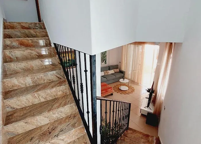 Semesterbostad House With A Tropical Garden