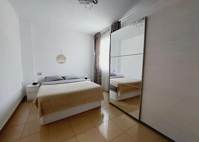 House With A Tropical Garden *