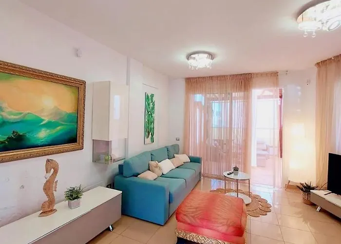 Semesterbostad House With A Tropical Garden