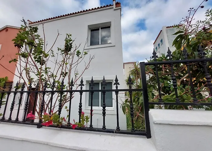 House With A Tropical Garden *