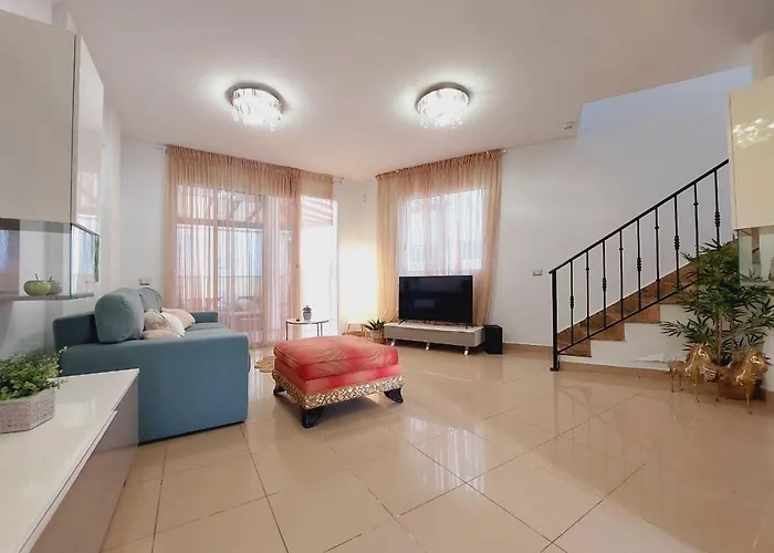 Semesterbostad House With A Tropical Garden