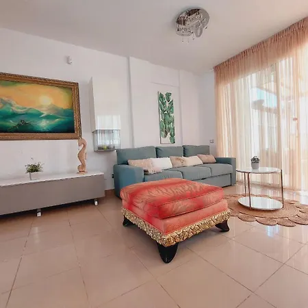 House With A Tropical Garden *