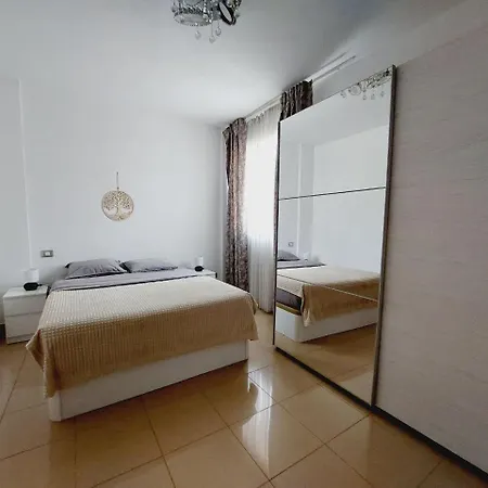 House With A Tropical Garden *