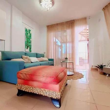 House With A Tropical Garden Будинок відпочинку Адехе