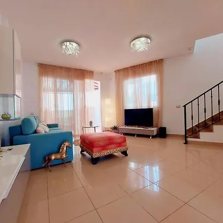 House With A Tropical Garden Holiday home *