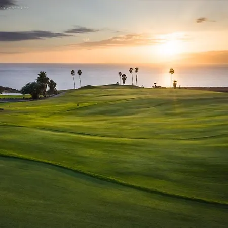 Hébergement de vacances House With A Tropical Garden *