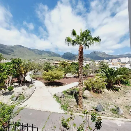 House With A Tropical Garden Сasa de vacaciones *