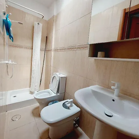 House With A Tropical Garden Hébergement de vacances *