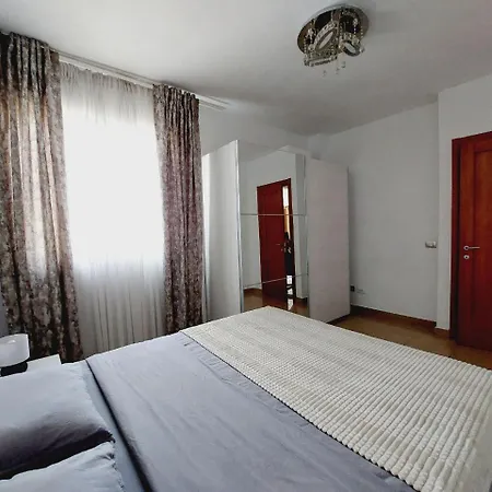 Сasa de vacaciones House With A Tropical Garden *