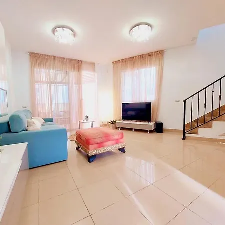 House With A Tropical Garden Holiday home *