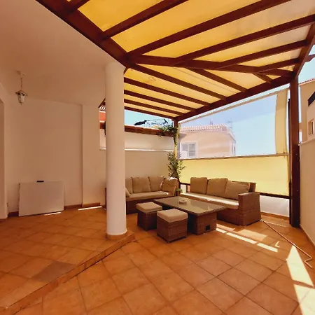 House With A Tropical Garden Feriehus